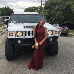 BEAUTIFUL Burgundy prom dress